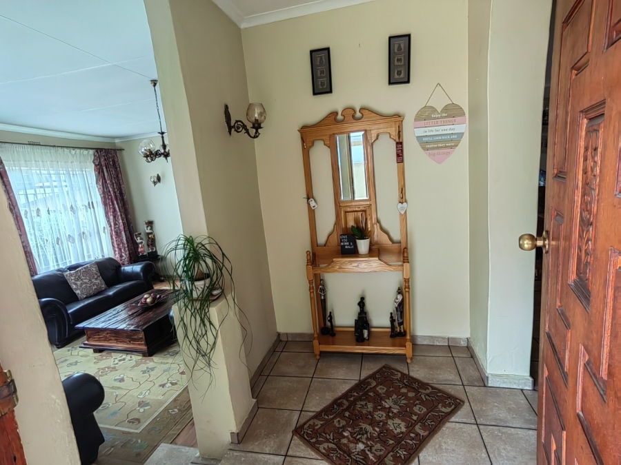 5 Bedroom Property for Sale in Sophiatown Gauteng