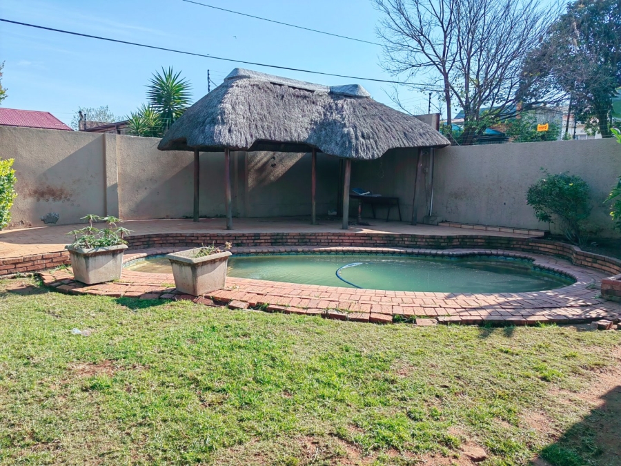 5 Bedroom Property for Sale in Sophiatown Gauteng