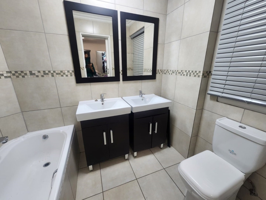 2 Bedroom Property for Sale in Illovo Gauteng