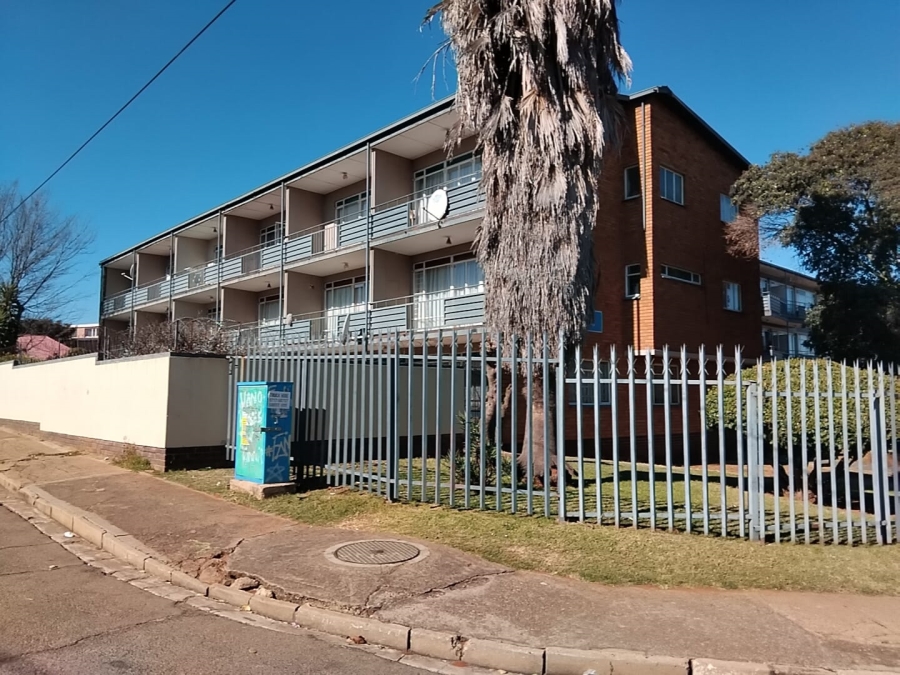 To Let 3 Bedroom Property for Rent in Florida Park Gauteng
