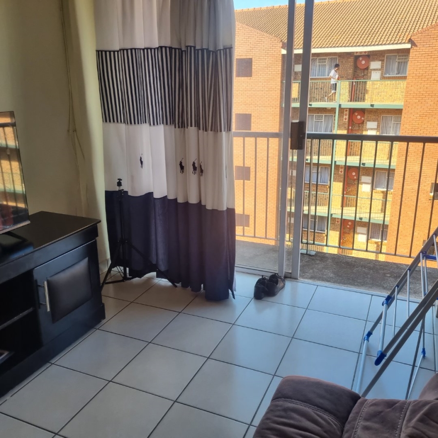 1 Bedroom Property for Sale in Die Hoewes Gauteng