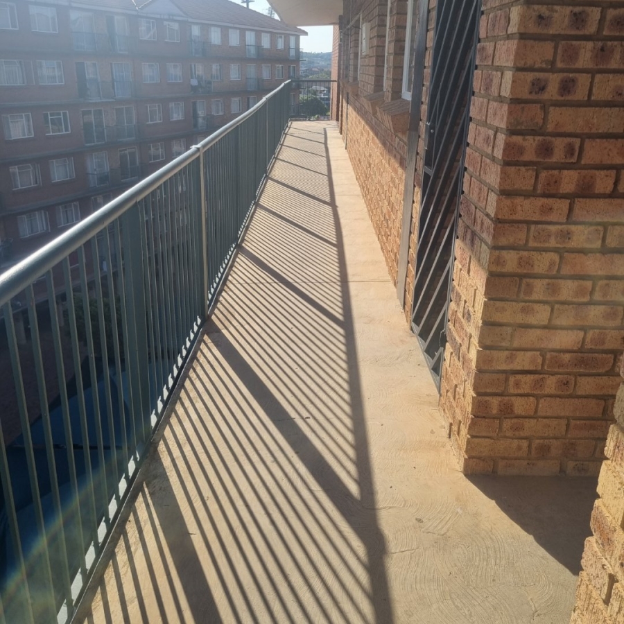 1 Bedroom Property for Sale in Die Hoewes Gauteng