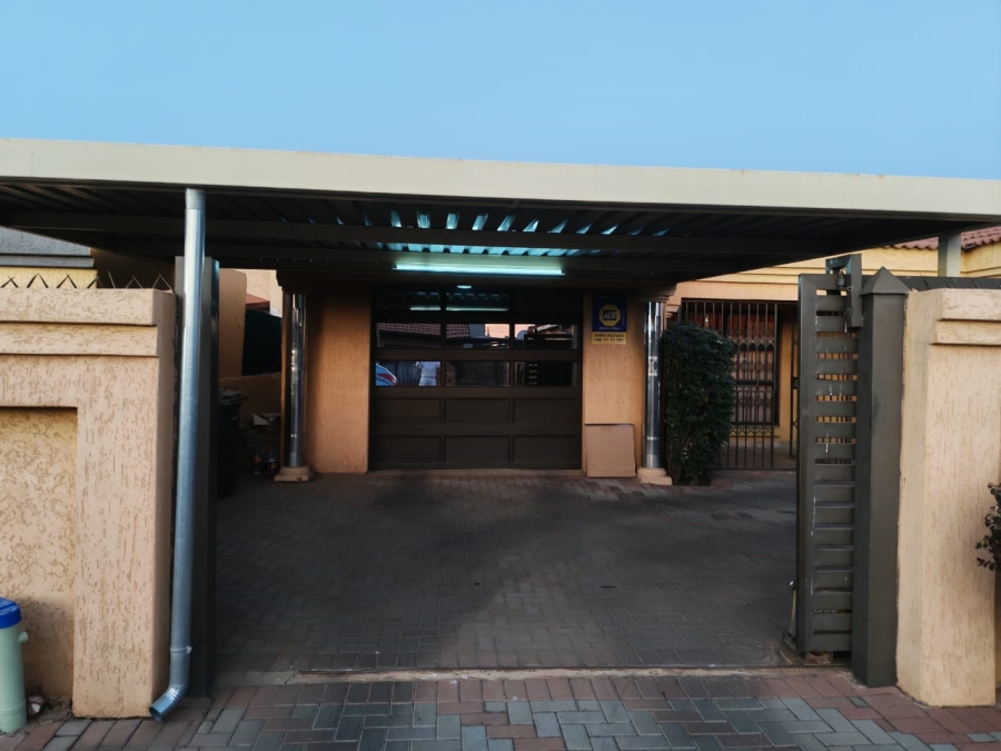 3 Bedroom Property for Sale in Soshanguve DD Gauteng