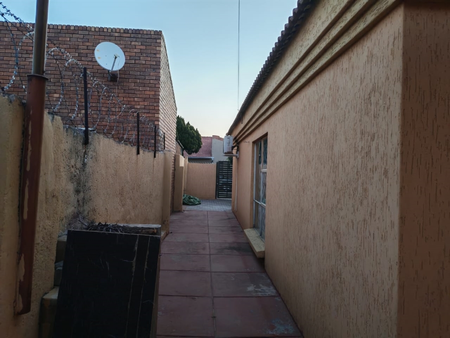3 Bedroom Property for Sale in Soshanguve DD Gauteng