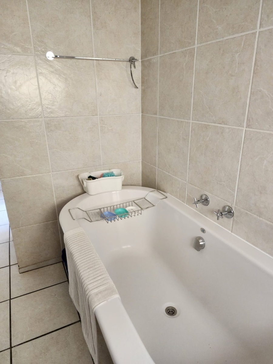 2 Bedroom Property for Sale in Sunninghill Gauteng