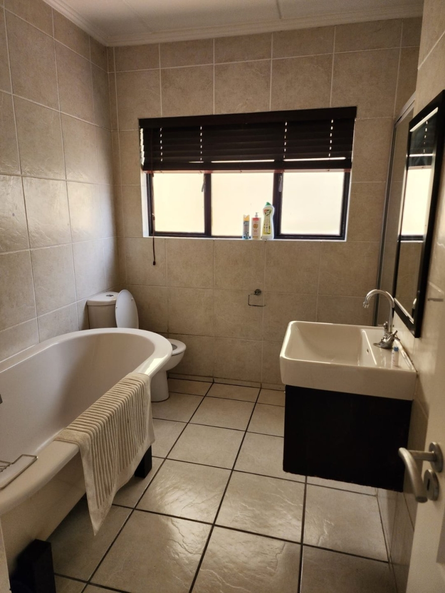 2 Bedroom Property for Sale in Sunninghill Gauteng