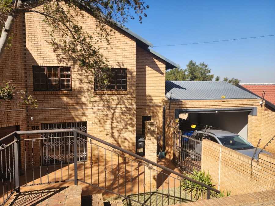 4 Bedroom Property for Sale in Zwartkop Gauteng