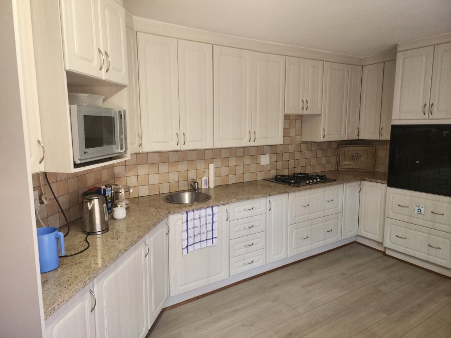 4 Bedroom Property for Sale in Zwartkop Gauteng