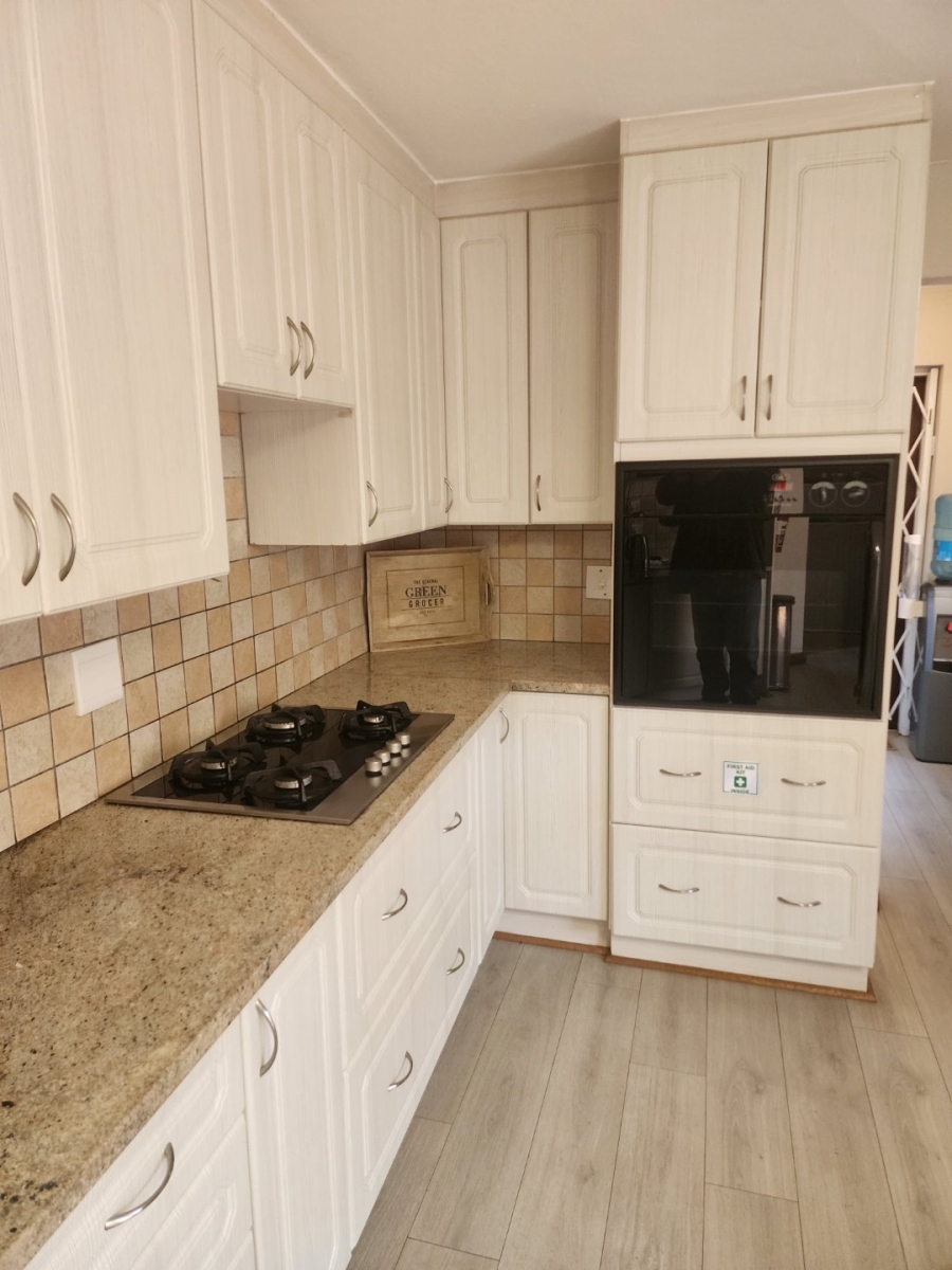 4 Bedroom Property for Sale in Zwartkop Gauteng