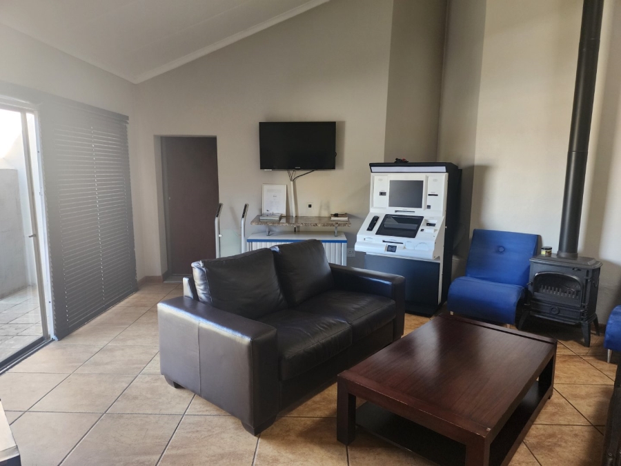 4 Bedroom Property for Sale in Zwartkop Gauteng
