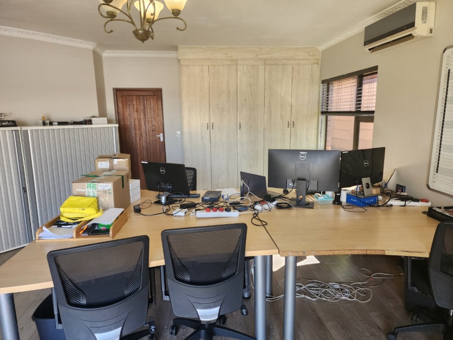 4 Bedroom Property for Sale in Zwartkop Gauteng