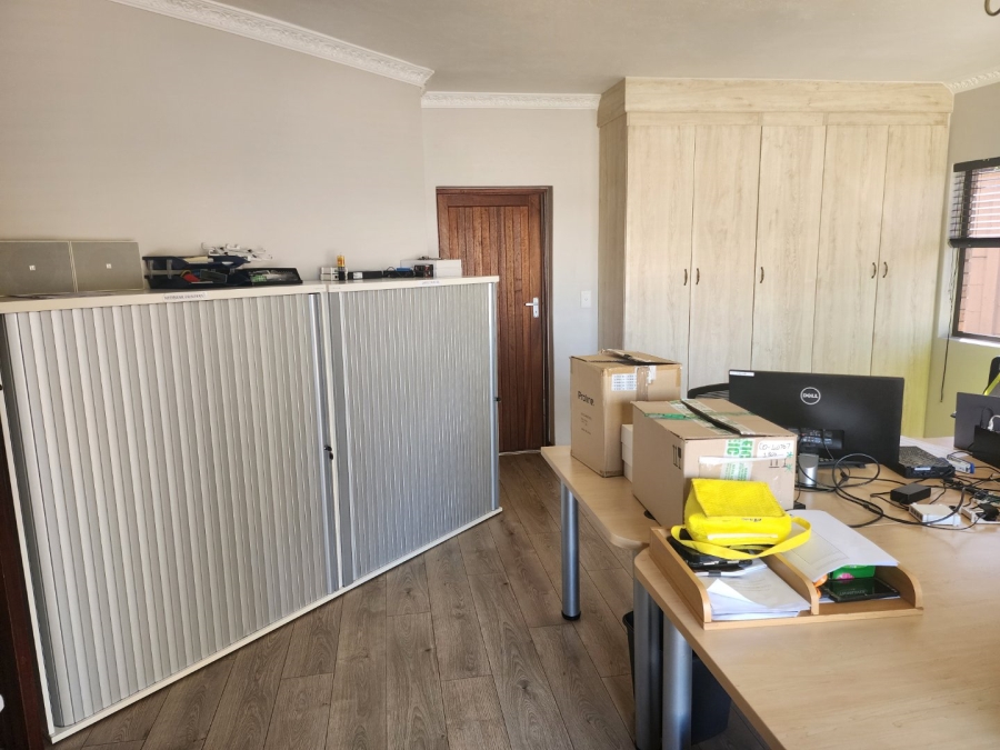 4 Bedroom Property for Sale in Zwartkop Gauteng