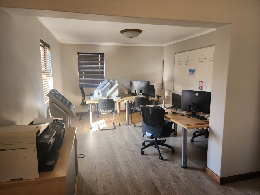 4 Bedroom Property for Sale in Zwartkop Gauteng