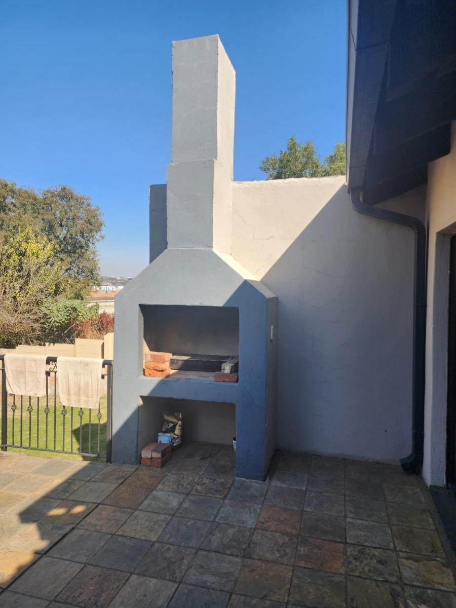 4 Bedroom Property for Sale in Zwartkop Gauteng