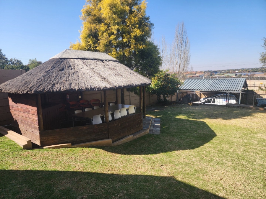 4 Bedroom Property for Sale in Zwartkop Gauteng