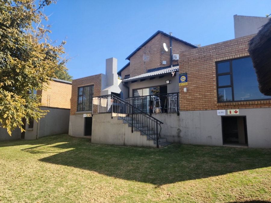 4 Bedroom Property for Sale in Zwartkop Gauteng