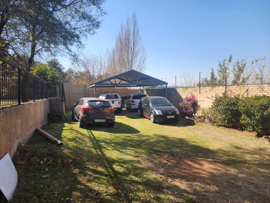 4 Bedroom Property for Sale in Zwartkop Gauteng