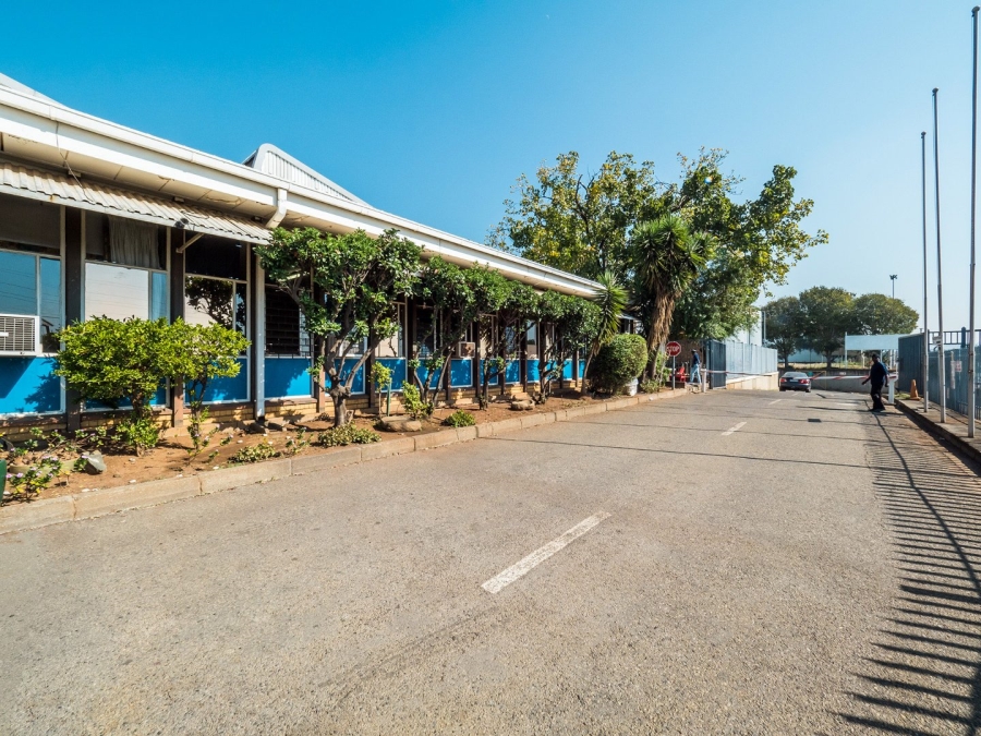  Bedroom Property for Sale in Alrode Gauteng