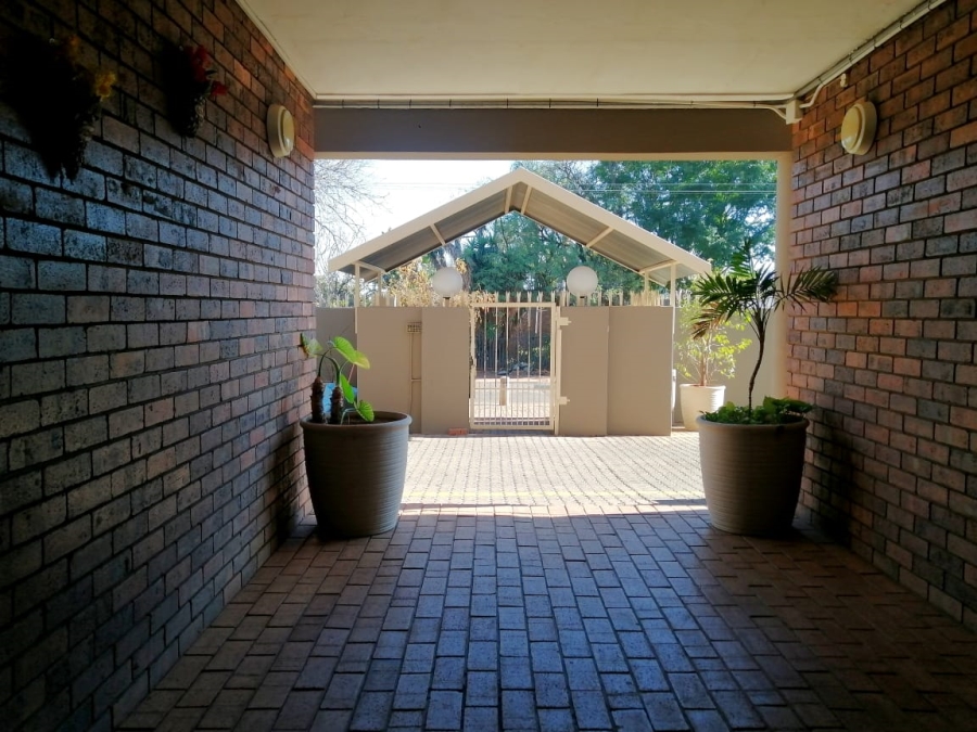 To Let 3 Bedroom Property for Rent in Sinoville Gauteng