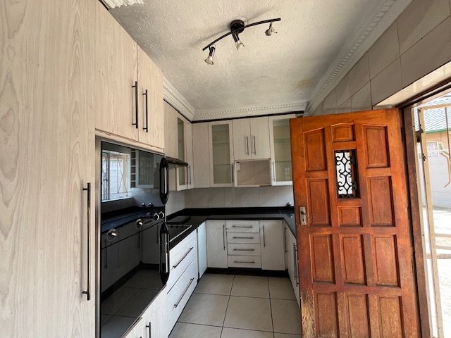 To Let 3 Bedroom Property for Rent in Kibler Park Gauteng