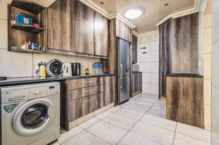 3 Bedroom Property for Sale in Buurendal Gauteng
