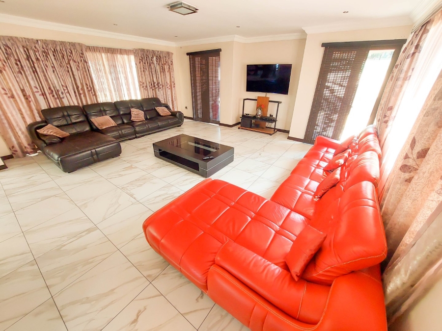 5 Bedroom Property for Sale in Blue Valley Golf Estate Gauteng