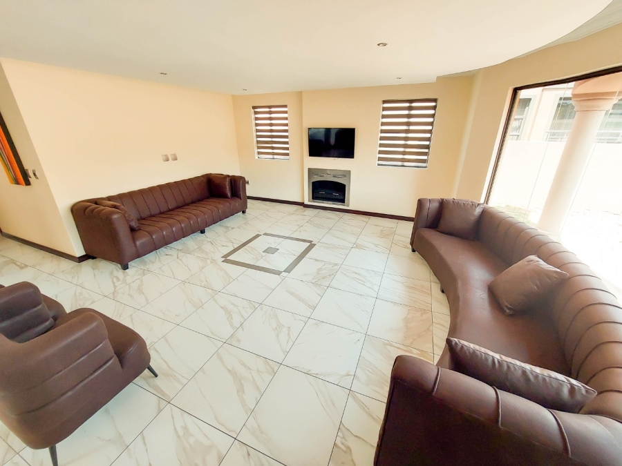 5 Bedroom Property for Sale in Blue Valley Golf Estate Gauteng