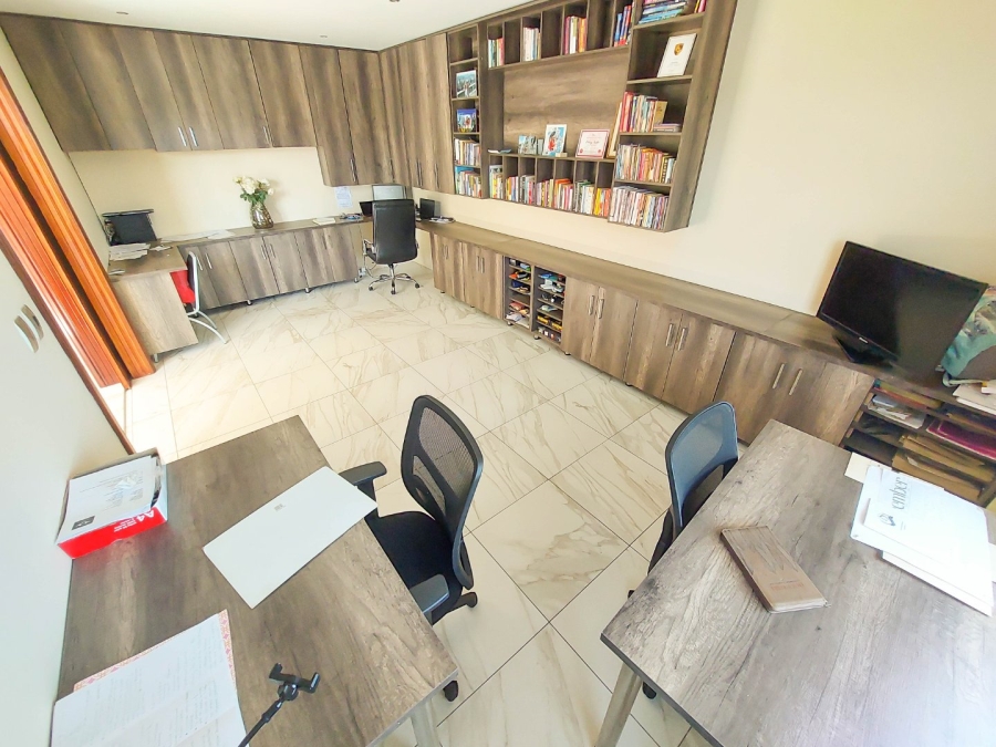 5 Bedroom Property for Sale in Blue Valley Golf Estate Gauteng