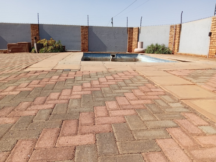 4 Bedroom Property for Sale in Cultura Park Gauteng