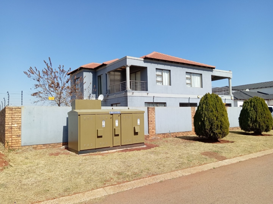 4 Bedroom Property for Sale in Cultura Park Gauteng