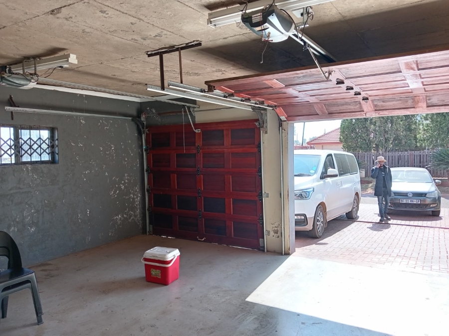 4 Bedroom Property for Sale in Cultura Park Gauteng