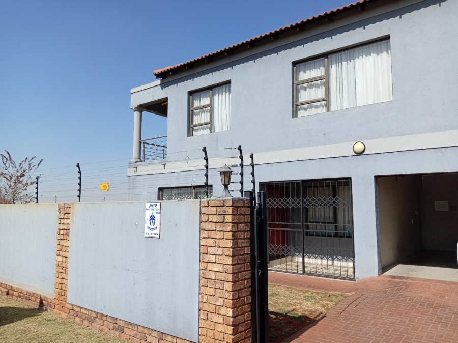 4 Bedroom Property for Sale in Cultura Park Gauteng