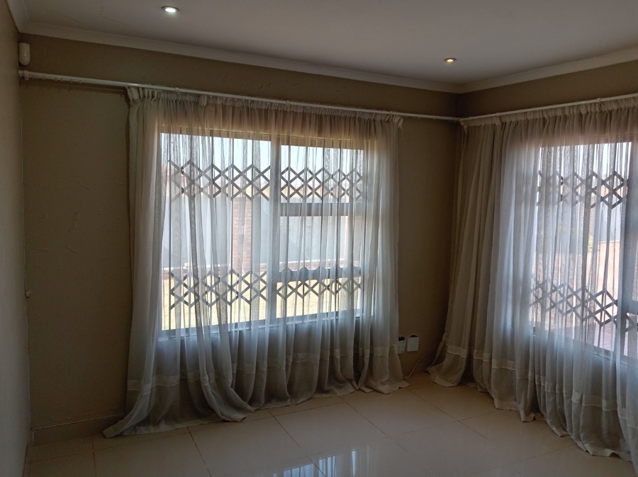 4 Bedroom Property for Sale in Cultura Park Gauteng