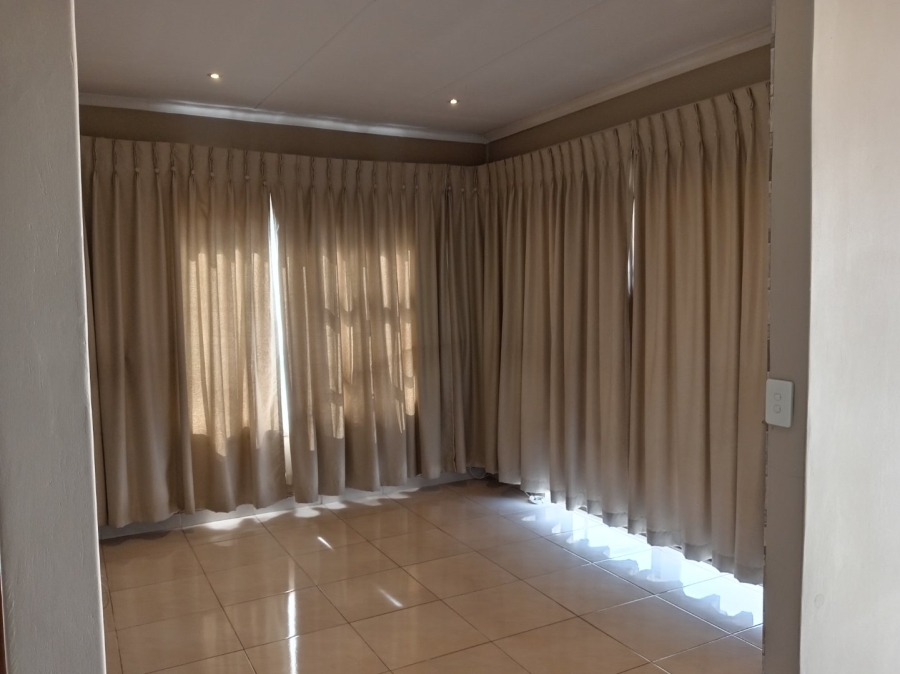 4 Bedroom Property for Sale in Cultura Park Gauteng