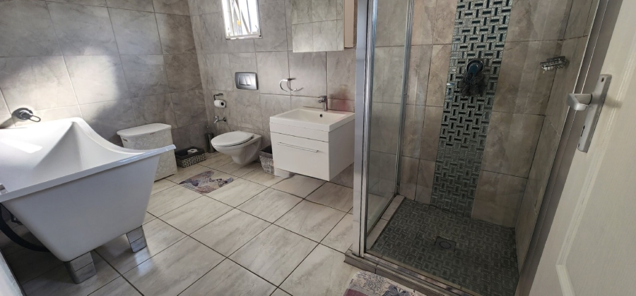 To Let 4 Bedroom Property for Rent in Erasmia Gauteng