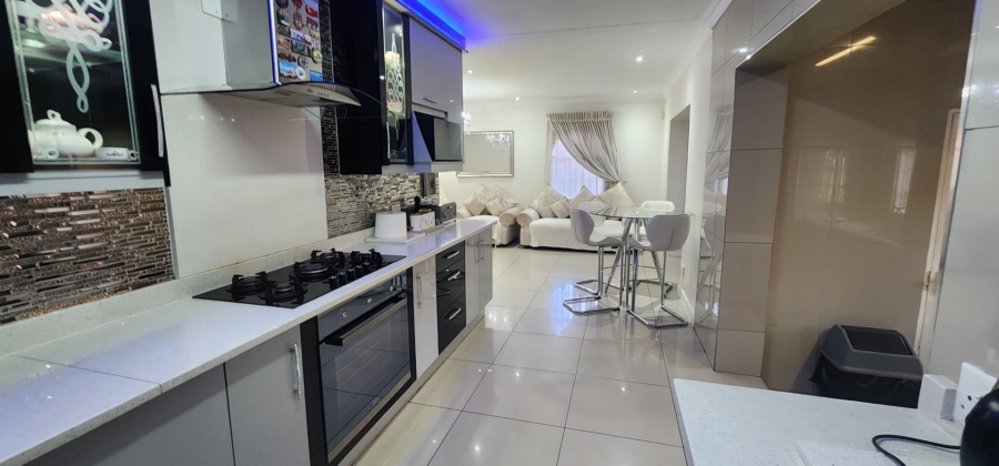 To Let 4 Bedroom Property for Rent in Erasmia Gauteng