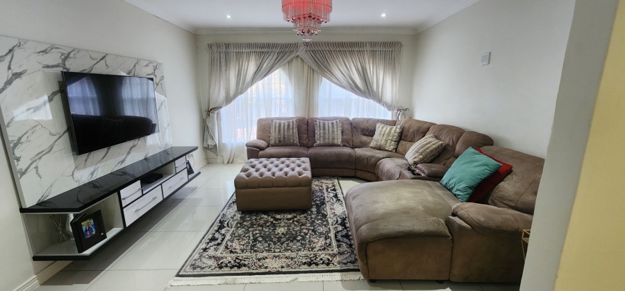 To Let 4 Bedroom Property for Rent in Erasmia Gauteng