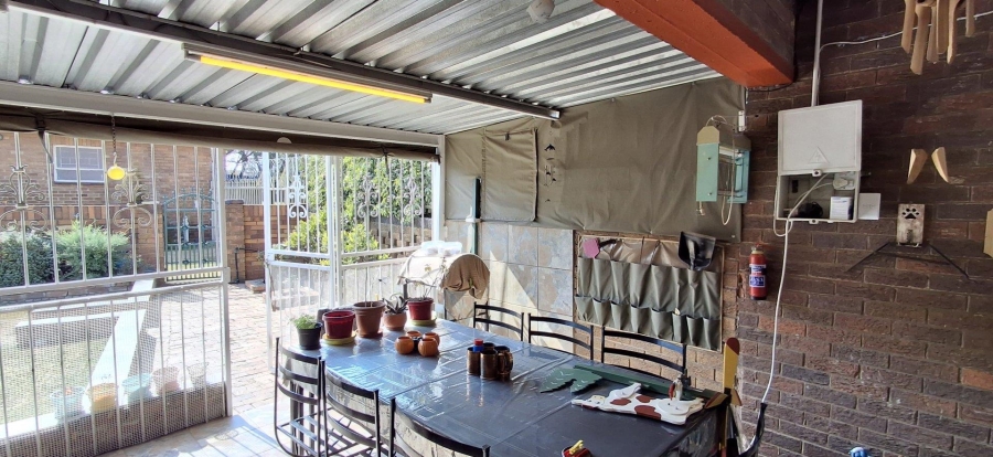 3 Bedroom Property for Sale in Barvallen Gauteng