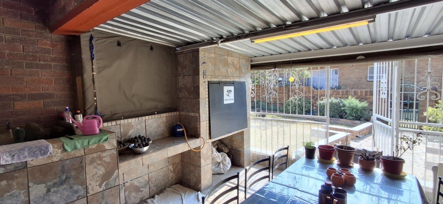 3 Bedroom Property for Sale in Barvallen Gauteng
