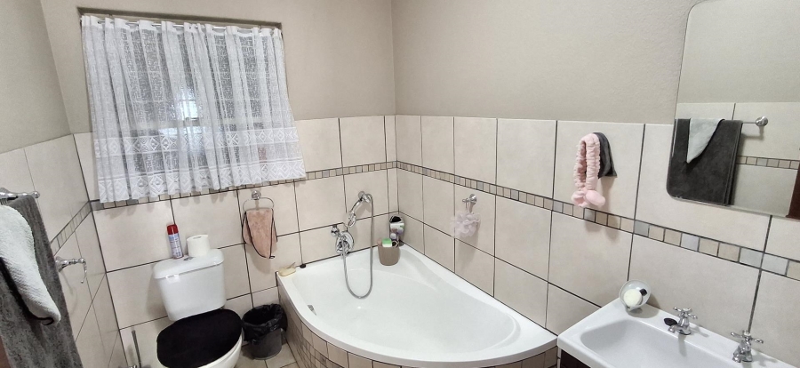 3 Bedroom Property for Sale in Barvallen Gauteng