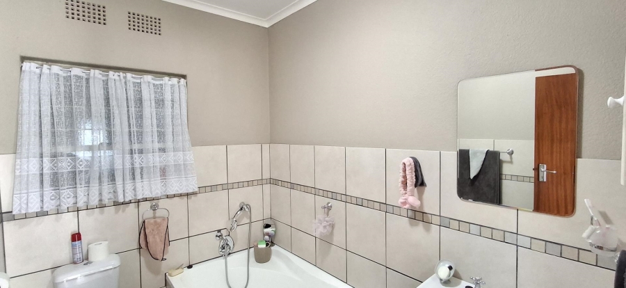 3 Bedroom Property for Sale in Barvallen Gauteng