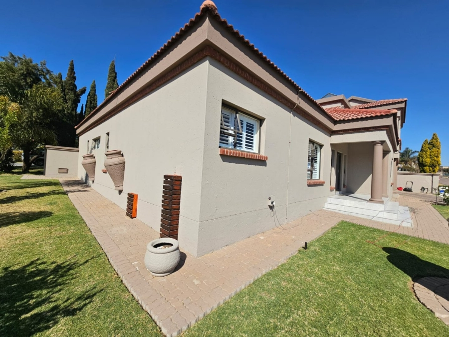 3 Bedroom Property for Sale in Crescent Wood Country Estate Gauteng