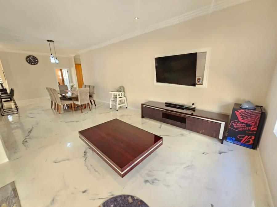 3 Bedroom Property for Sale in Crescent Wood Country Estate Gauteng