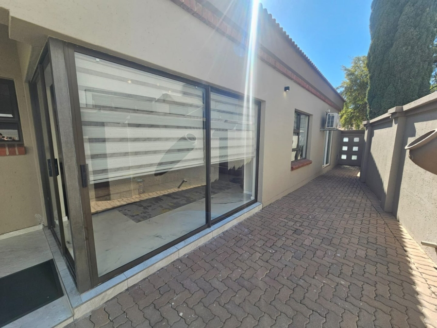 3 Bedroom Property for Sale in Crescent Wood Country Estate Gauteng