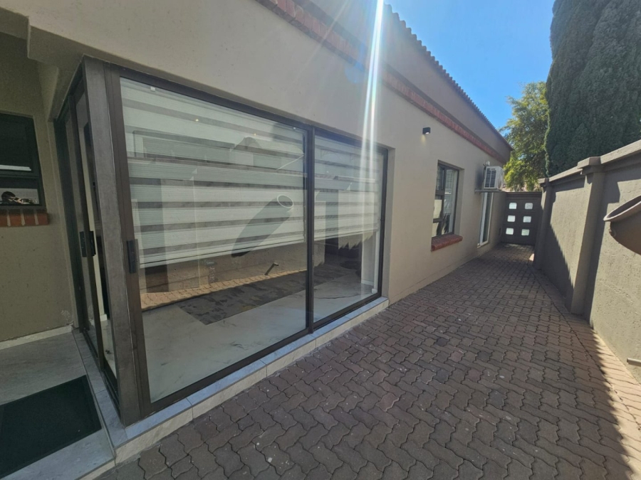 3 Bedroom Property for Sale in Crescent Wood Country Estate Gauteng