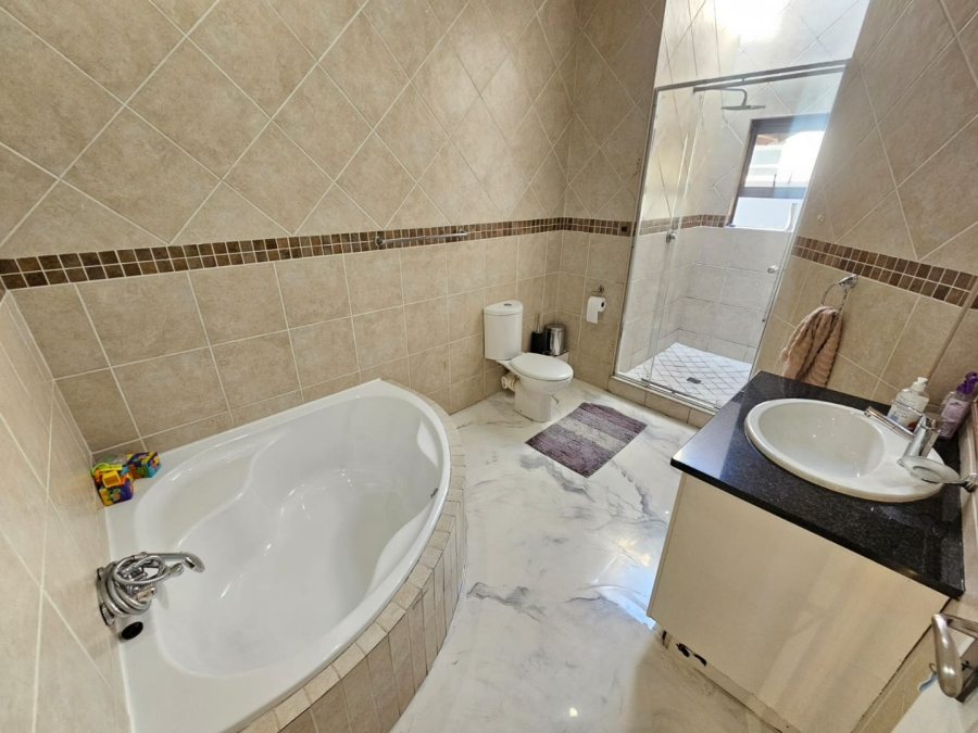 3 Bedroom Property for Sale in Crescent Wood Country Estate Gauteng