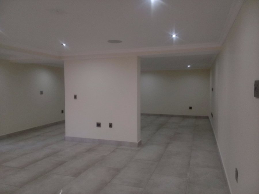 5 Bedroom Property for Sale in Blue Valley Golf Estate Gauteng