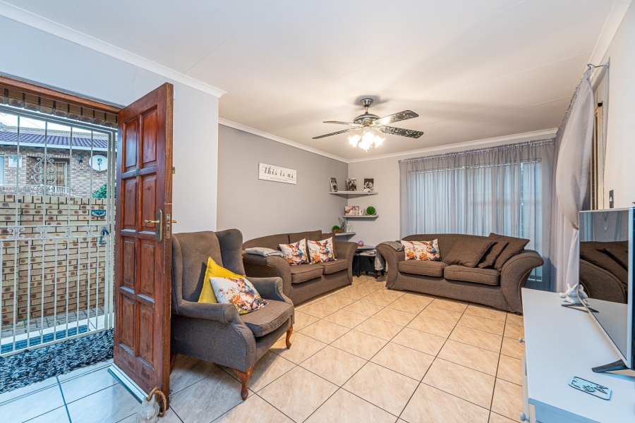 3 Bedroom Property for Sale in Helderkruin Gauteng