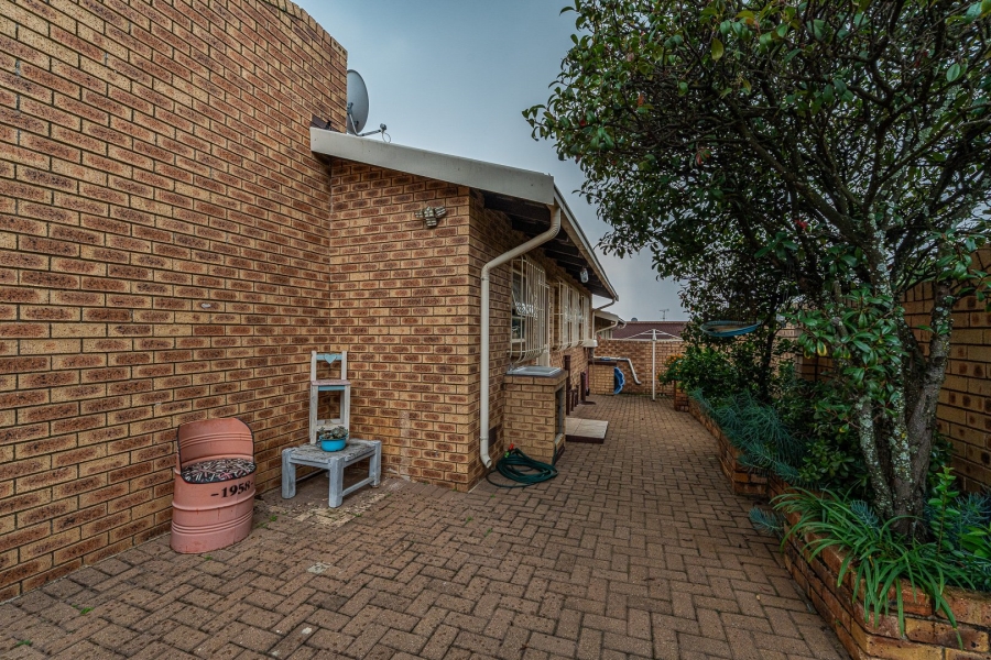 3 Bedroom Property for Sale in Helderkruin Gauteng
