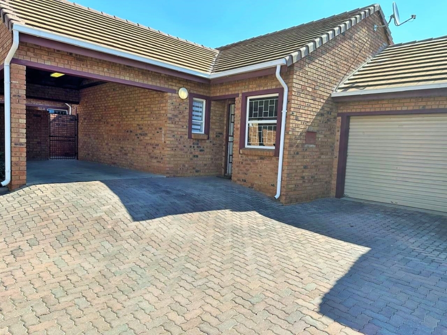 3 Bedroom Property for Sale in Amberfield Crest Estate Gauteng